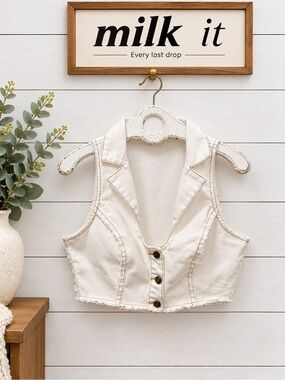 Milk It Cropped Sleeveless Vest – Cream – Size 12